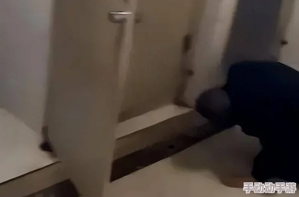 牛人偷窥女厕wc:警方已介入调查,受害者提供线索,社会各界呼吁加强公共场所安全措施 牛人偷窥女厕wc:警方已介入调查,受害者提供线索,社会各界呼吁加强公共场所安全措施