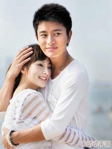 新婚夫妻甜蜜自拍引发热议，网友纷纷点赞评论，幸福瞬间感动无数人！