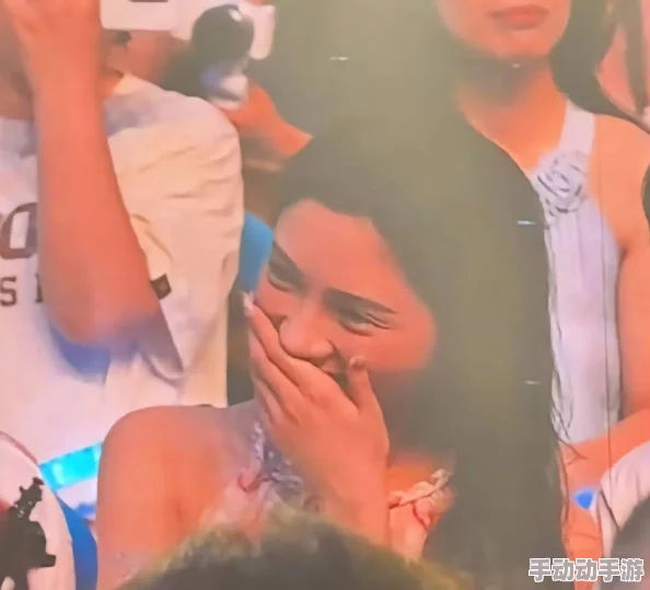 日本夏冰寒说：女同互舔视频：最新动态揭示了这一现象在社交媒体上的传播与影响，引发广泛讨论和关注