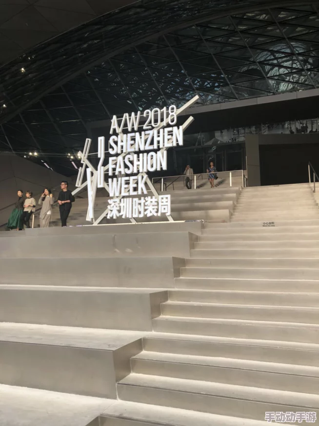 美女叉叉叉：最新动态揭示她在时尚界的崭露头角，参与多个国际品牌活动，引发广泛关注与讨论