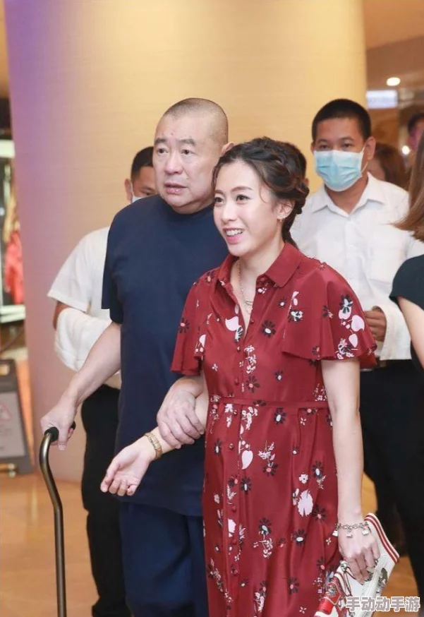 探索青春：男生与女生之间的亲密互动视频，揭示情感与身体的微妙关系