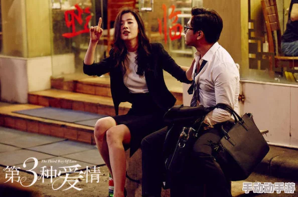 探索禁忌：看娇妻与他人共享激情瞬间，揭开绿帽背后的情感纠葛与心理游戏