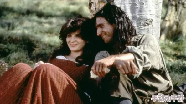 探索激情与野性的边界：男女在自然中上演的大尺度打野战视频，感受原始欲望的碰撞与释放