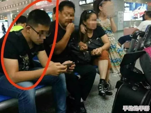 暴露放荡的娇妻在公交车文章：近日，该事件引发了广泛关注，网友们纷纷发表看法，讨论社会道德与个人自由的界限