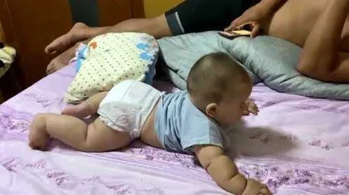 撅着屁股挨操：近日网络热议，相关视频引发广泛讨论，网友们纷纷发表看法，话题持续升温