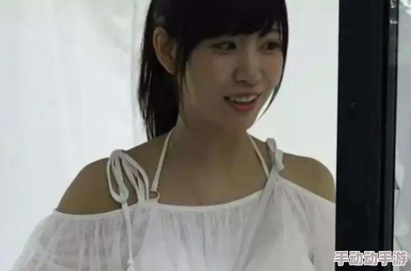 探索女性隐私之美：揭示尿口艺术与身体自信的独特视角