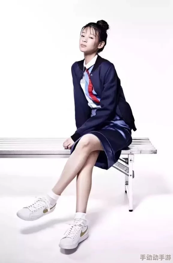 探索国产丝袜的魅力：从设计创新到舒适体验，带你领略时尚与实用的完美结合