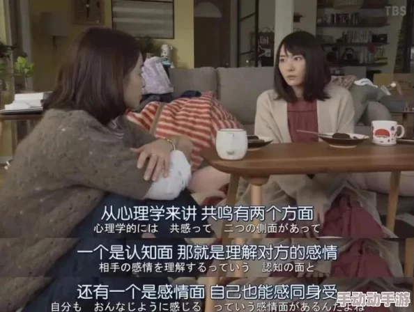 在课堂上意外发现女同桌的秘密，竟然让她的情感与欲望如潮水般涌现