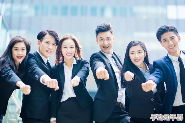 总裁在办公室边走边挺进她的心，展开一场意外的爱情游戏与职场挑战