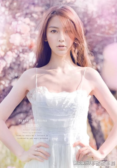 探索嫩模艾栗栗的魅力世界：独家内部视频带你领略她不为人知的一面，尽情享受视觉盛宴！