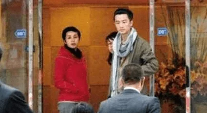 igao：网红IGAO被曝私下与经纪人关系暧昧，疑似存在不正当交易行为
