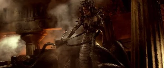 美杜莎女王的复仇：当被侮辱与啪啪交织，她如何重塑自己的传奇与尊严