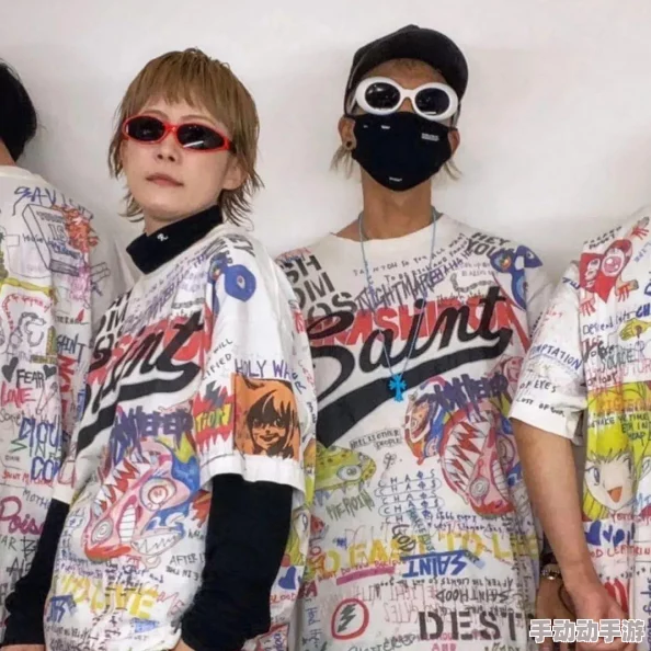 《明日之后》游戏攻略:警用卫衣搭配技巧与用法详解,推荐复合弓及UZI组合使用策略 《明日之后》游戏攻略:警用卫衣搭配技巧与用法详解,推荐复合弓及UZI组合使用策略