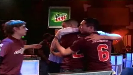 探索两男一女3P的十四种姿势图，带你领略激情与创意的完美结合