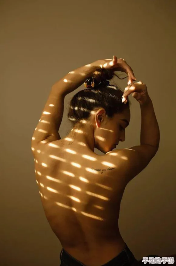 探索大尺度人体自拍艺术:337p私拍作品中的美与自信的完美结合 探索大尺度人体自拍艺术:337p私拍作品中的美与自信的完美结合