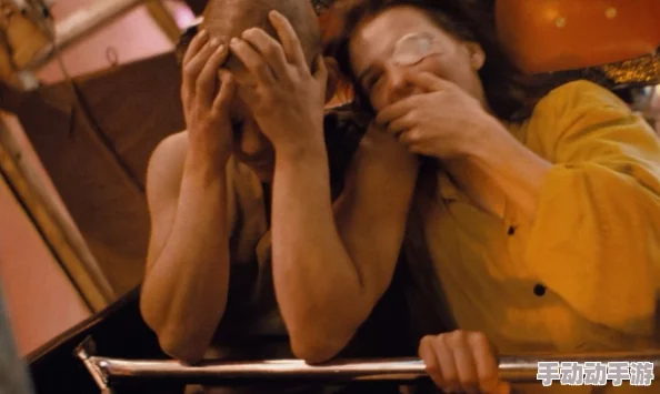 在香欲的迷雾中,探寻嬷嬷与尤物女之间那段禁忌而又诱人的情感交织 在香欲的迷雾中,探寻嬷嬷与尤物女之间那段禁忌而又诱人的情感交织