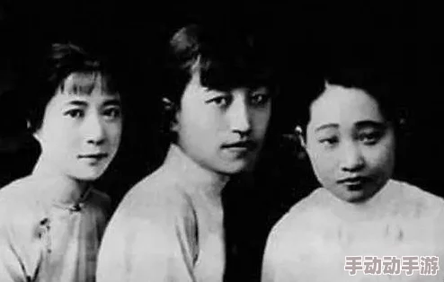 探索人际关系的复杂性：三男一女之间的情感纠葛与互动视频解析