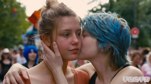 探索另类魅力：FFEE性XXⅩ与成熟老妇的激情碰撞，揭示隐藏在HD画面背后的故事与情感