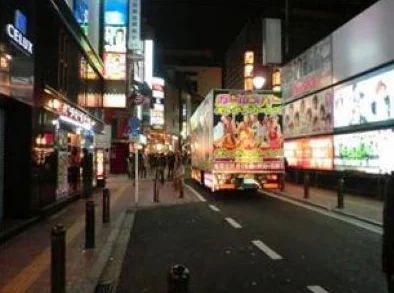 探索日韩文化交融：在日本的独特视角下，成就了一场别开生面的成人影片盛宴