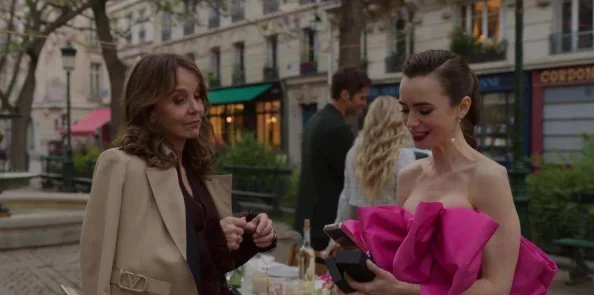 探索欧美肥老太交的独特魅力:506070岁女性如何重塑爱情与性的新定义 探索欧美肥老太交的独特魅力:506070岁女性如何重塑爱情与性的新定义