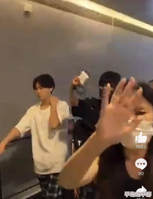 推女郎李丽莎大尺度床戏视频引发热议，网友纷纷讨论其表演与剧情的真实感，关注度持续攀升