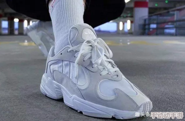 aj38水蜜桃：全新限量版运动鞋发布，时尚与舒适完美结合，引领潮流风向标！