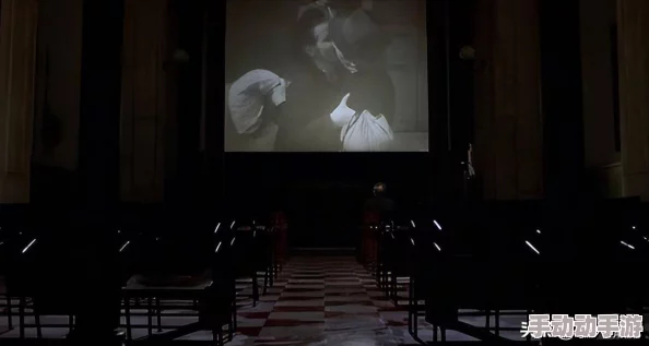 探索午夜影院色彩的魅力:在黑暗中绽放的视觉艺术与情感交织之旅 探索午夜影院色彩的魅力:在黑暗中绽放的视觉艺术与情感交织之旅