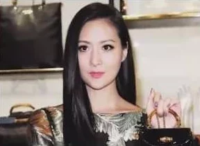 市长艳妇风流乱：近日，市长因与多名女性的私密关系被曝光，引发社会广泛关注和讨论
