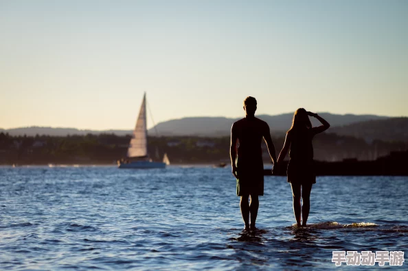 探索男性之间深层情感与身体交融的奇妙旅程：两个男的互操背后的故事与意义