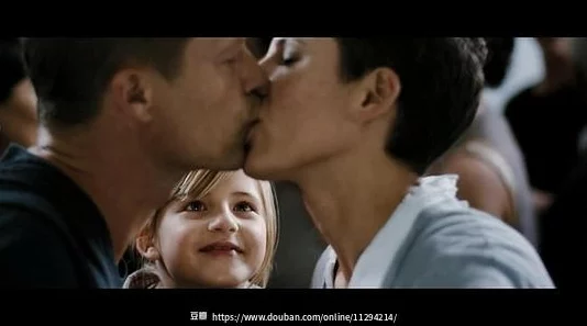 带床戏的片段脱摸吻胸,影视作品中亲密场景引发观众热议,讨论尺度与艺术表现的平衡问题 带床戏的片段脱摸吻胸,影视作品中亲密场景引发观众热议,讨论尺度与艺术表现的平衡问题