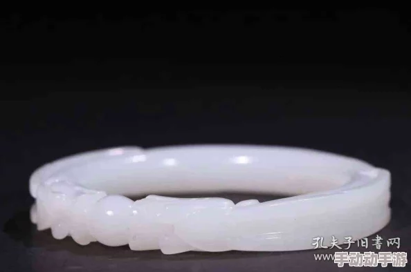 双龙戏珠1v2躺平鱼：最新动态揭示游戏策略与玩家互动的新趋势，吸引众多玩家参与