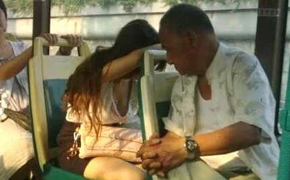 公交车上被强上：揭露公共交通中的性骚扰现象及其应对措施