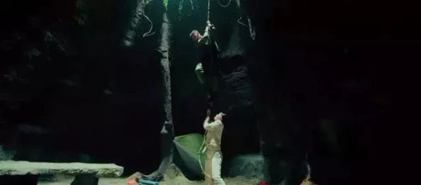 在黑暗中挣扎：被强行侮辱与糟蹋的灵魂救赎之旅