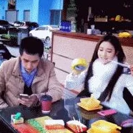 与讨厌一起出差住同一个房间：当工作需要与不合拍的同事共享空间时，如何应对尴尬和冲突？