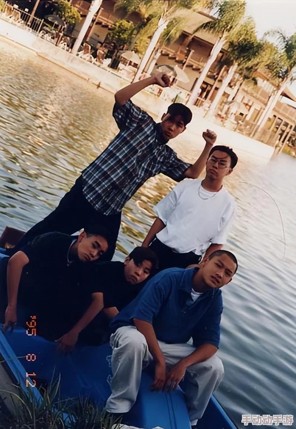 15岁女rapper在音乐界崭露头角，展现出惊人的才华与独特风格，引发了广泛关注与讨论