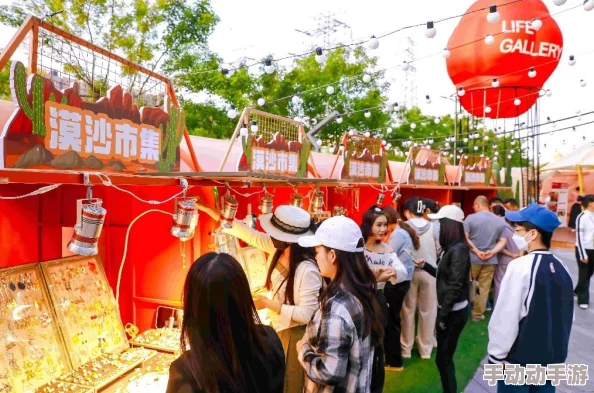 五一朝阳吃瓜群众：热议假期出游与消费趋势，市民分享各自的趣味经历和美食推荐