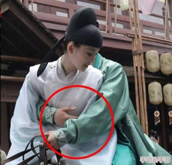 偷偷与邻居做爰完整在线观看：最新动态曝光，网友热议剧情发展，引发观众对角色关系的深入讨论