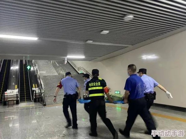 女人脱了内裤趴开腿让男躁作文，令人震惊的情节引发热议，背后隐藏着怎样的故事？