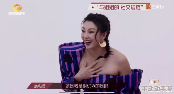 当我在洗澡时，姐姐意外地让我感到尴尬的勃起瞬间
