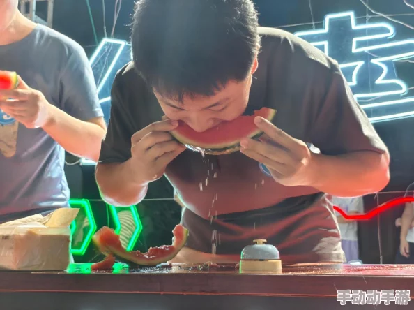 51吃瓜大赛：新动态揭晓，参赛者们的创意与热情再度点燃全场，精彩瞬间不断涌现！