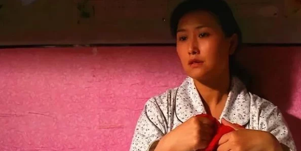 乡村艳母:惊现神秘女子,揭开隐藏在田野间的秘密与传奇故事! 乡村艳母:惊现神秘女子,揭开隐藏在田野间的秘密与传奇故事!