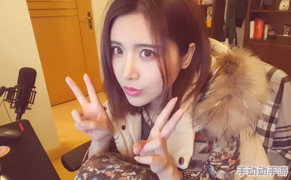 在线播放风骚御姐主播above直播~2020~12~04_酒店_白长袖蓝色校裤_没忍住都射b，劲爆场面引发热议！