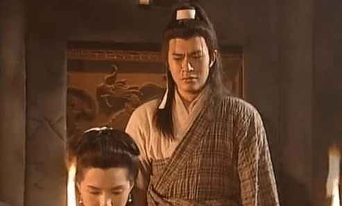 尹志平与小龙女之间的情感纠葛：粗大挺进背后的故事与解读