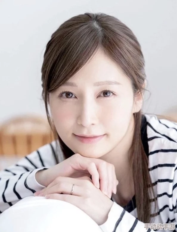 佐佐木明希最新动态：积极参与新剧拍摄，展现多样演技与时尚风格，引发粉丝热烈讨论与期待