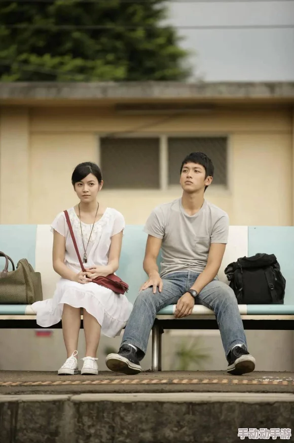 在青春的懵懂岁月里，女同桌洗澡时让我随意触碰她胸部的那段秘密回忆