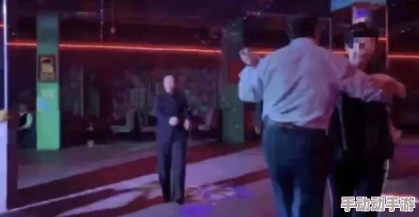 娇妻在舞厅交换被粗大,近日引发热议,网友们纷纷讨论这一事件的背后故事及其对家庭关系的影响 娇妻在舞厅交换被粗大,近日引发热议,网友们纷纷讨论这一事件的背后故事及其对家庭关系的影响