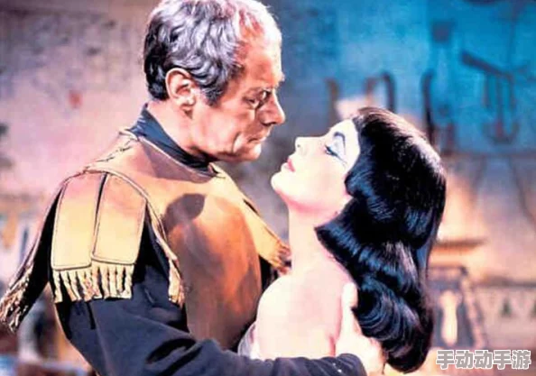 探索埃及艳后：历史与传说交织的魅力之旅，揭秘她的传奇人生