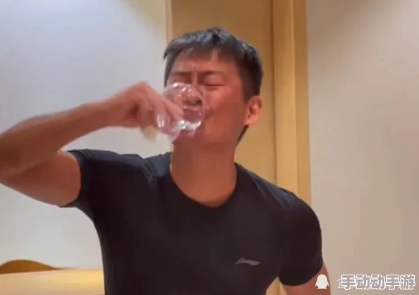 中国xvideos偷拍wc小便：最新曝光视频引发热议，网友纷纷讨论隐私与公共场所的界限问题