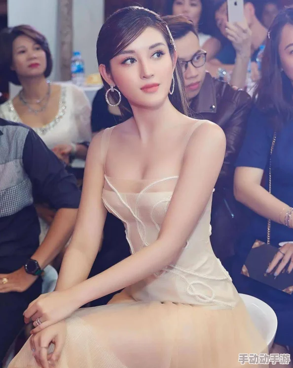 国产精品美女：最新动态展示了多位新晋模特的精彩表现，吸引了众多粉丝的关注与热议