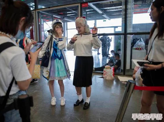 fxxjk白丝制服口球捆绑事件最新进展：相关人员已被警方拘留，案件正在进一步调查中